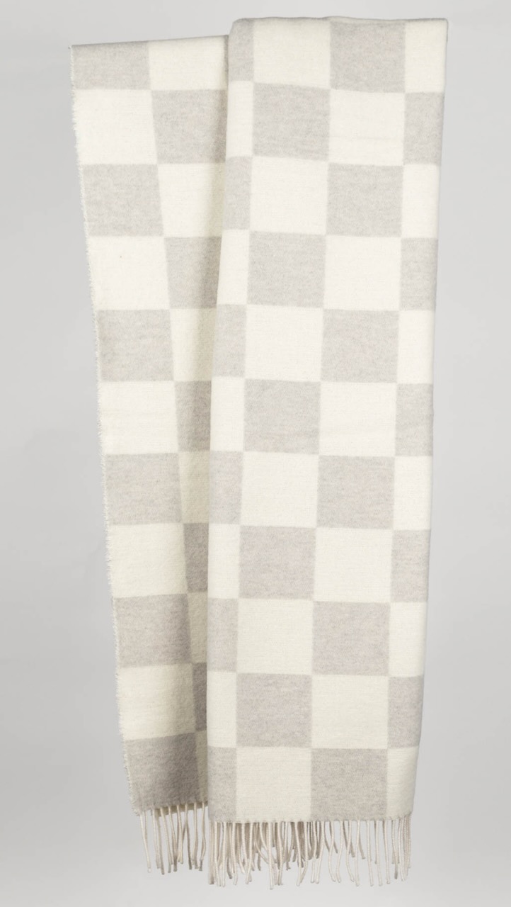 Wolldecke Karo hellgrau/offwhite mit wollweißen Fransen
