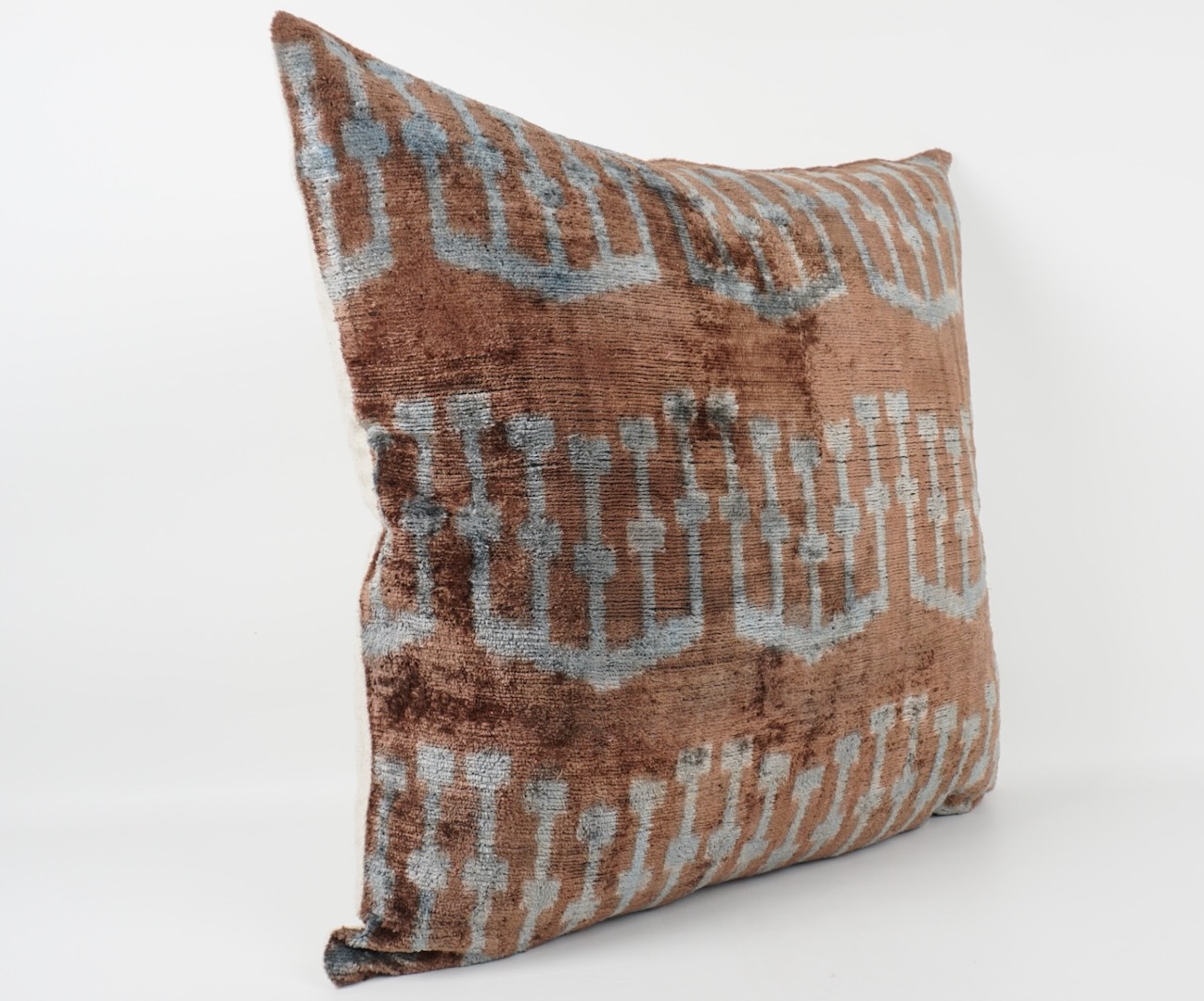 Kissenbezug Seide Zacke braun/grau 50x50 cm Kissenbezug Seide Zacke braun/grau 50x50 cm