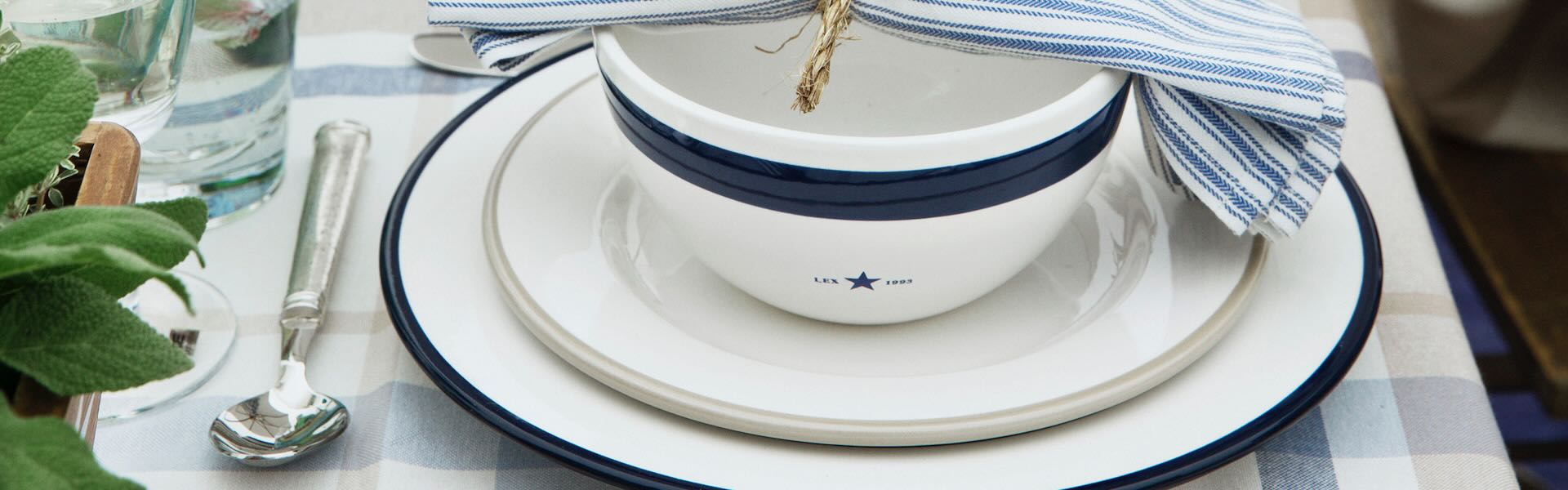 Lexington Geschirr Details blau gross 1920 Lexington Geschirr Details blau gross 1920